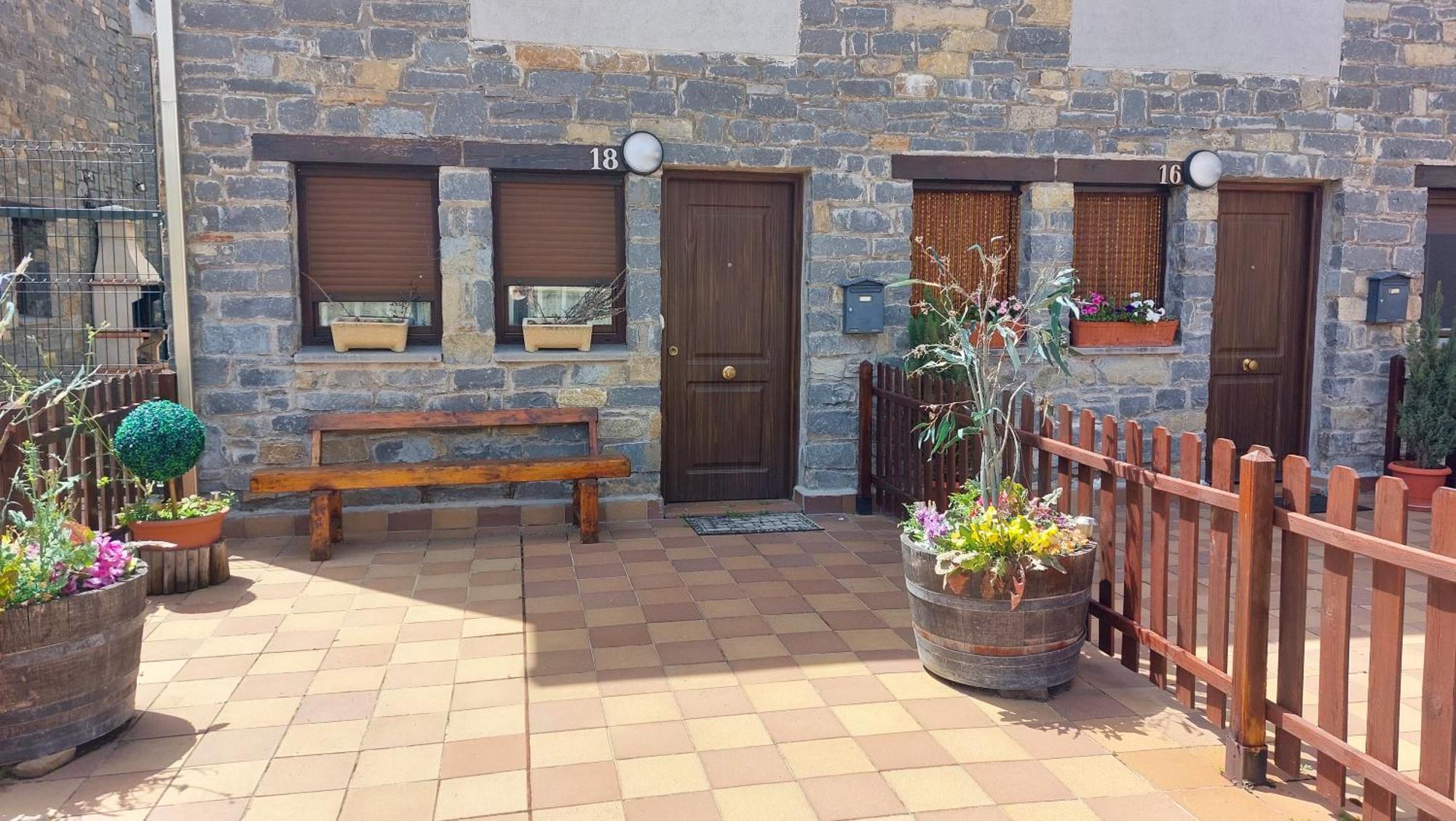 Apartamentos Castiello De Jaca 3000 ภายนอก รูปภาพ